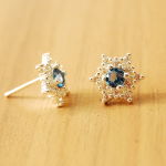 ŚNIEŻYNKA Z BŁĘKITNĄ CYRKONIĄ SWAROVSKI - 2